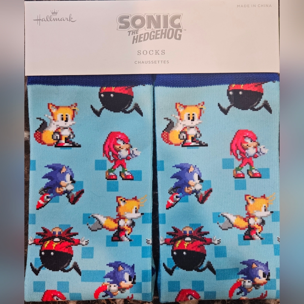 1 Pair Hallmark SEGA Sonic the Hedgehog 16-Bit Style Crew Socks Gift
